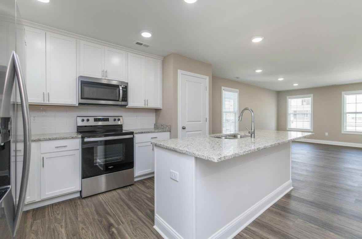 2025 Dolly Dr - Photo 7 of 15