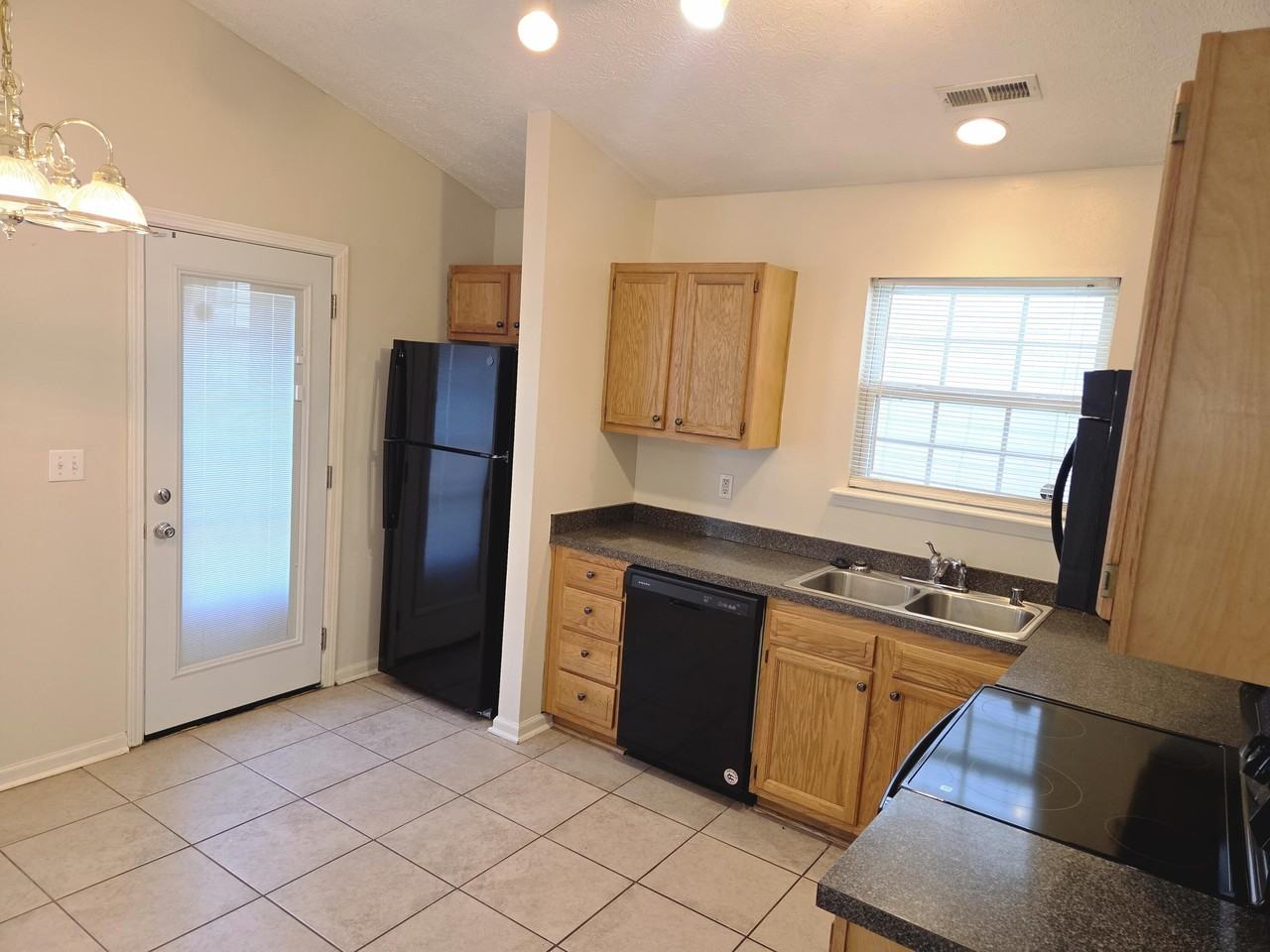 209 Lucille Dr - Photo 6 of 20