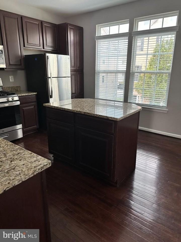 9365 Paragon Way - Photo 5 of 19