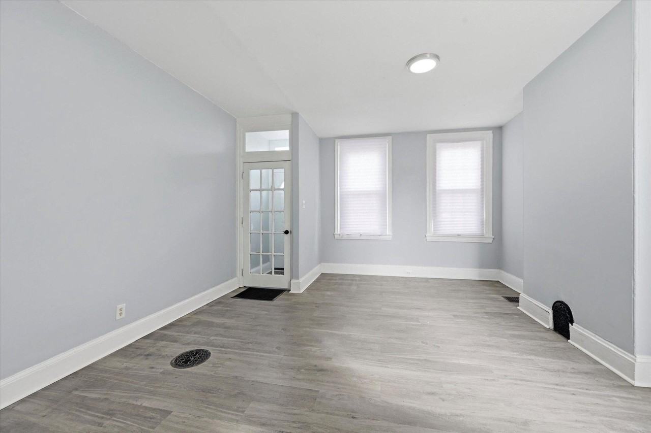 120 W Barnard St - Photo 3 of 25