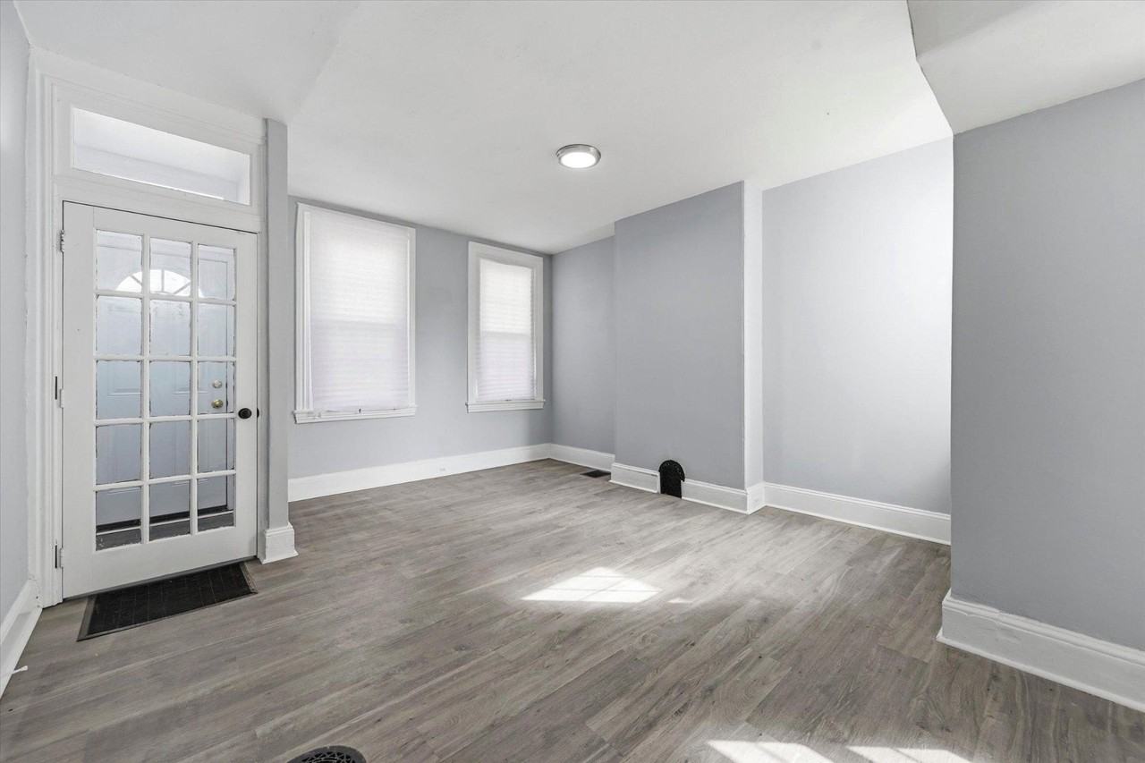 120 W Barnard St - Photo 4 of 25