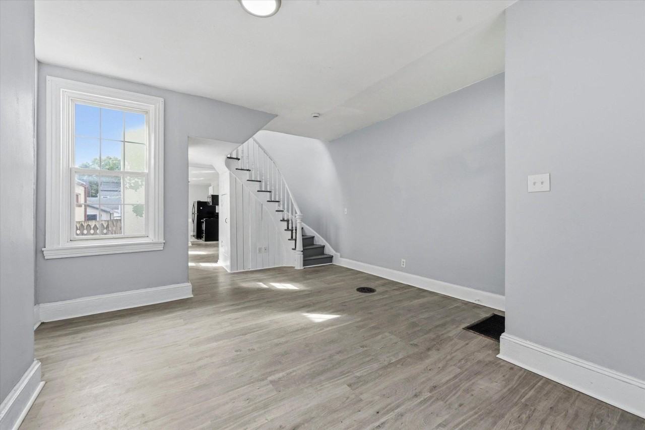 120 W Barnard St - Photo 5 of 25
