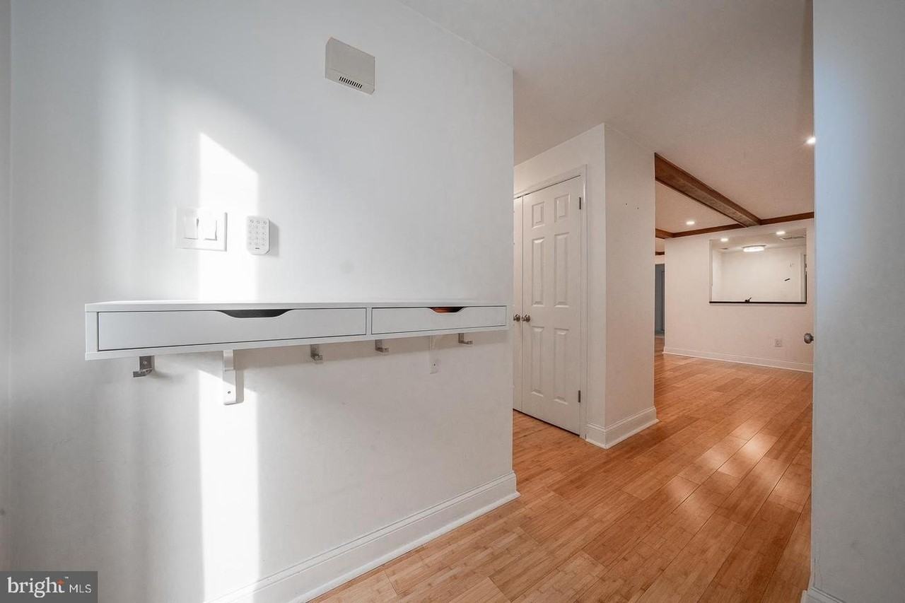 504 Mountainview Dr - Photo 3 of 36