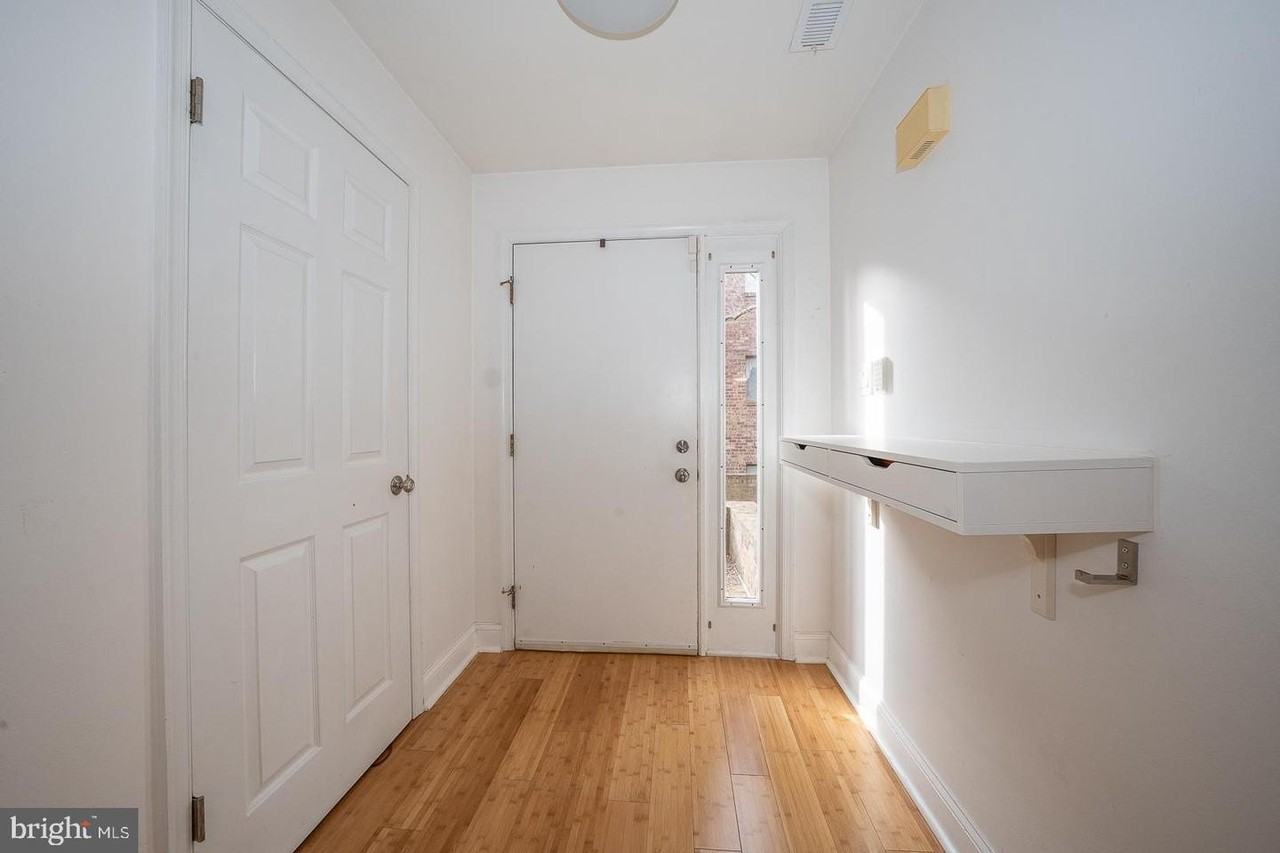 504 Mountainview Dr - Photo 4 of 36