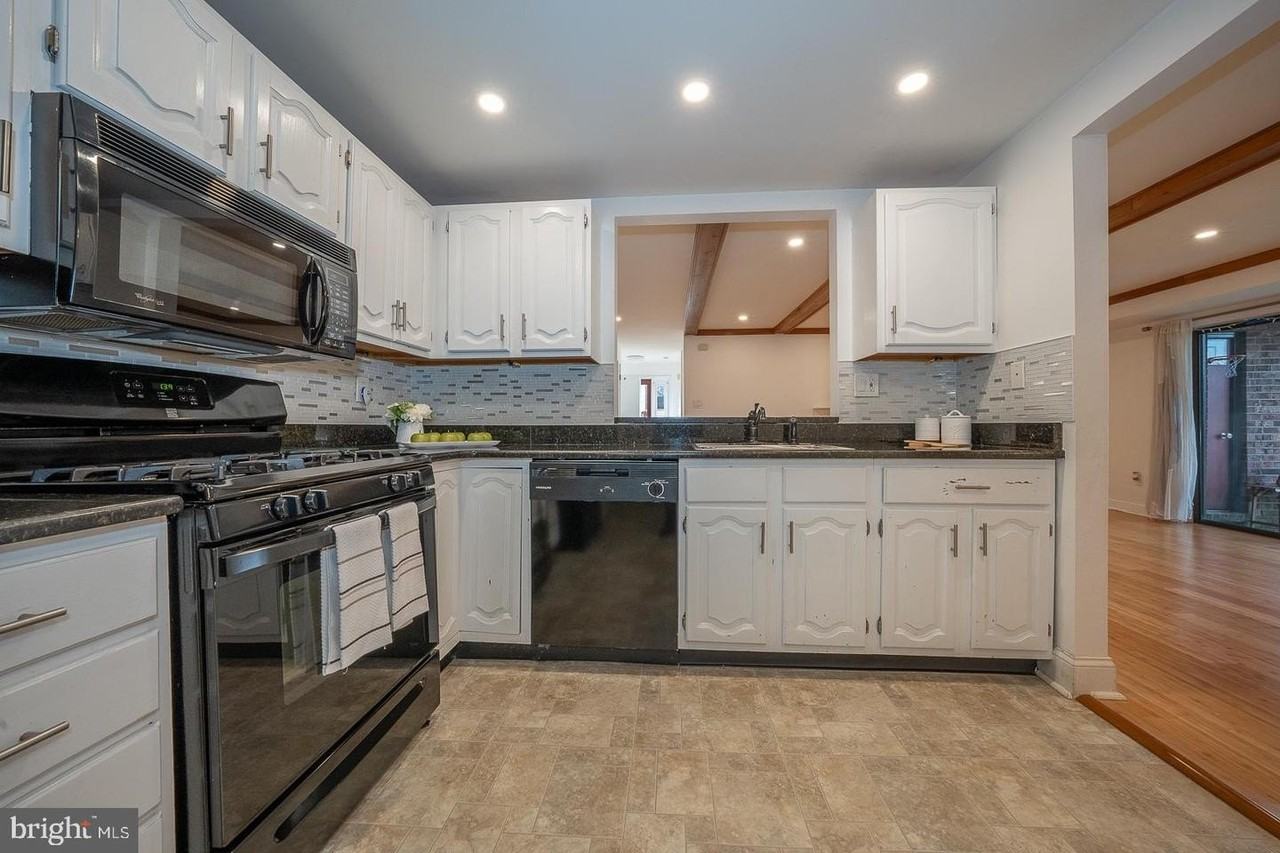 504 Mountainview Dr - Photo 5 of 36