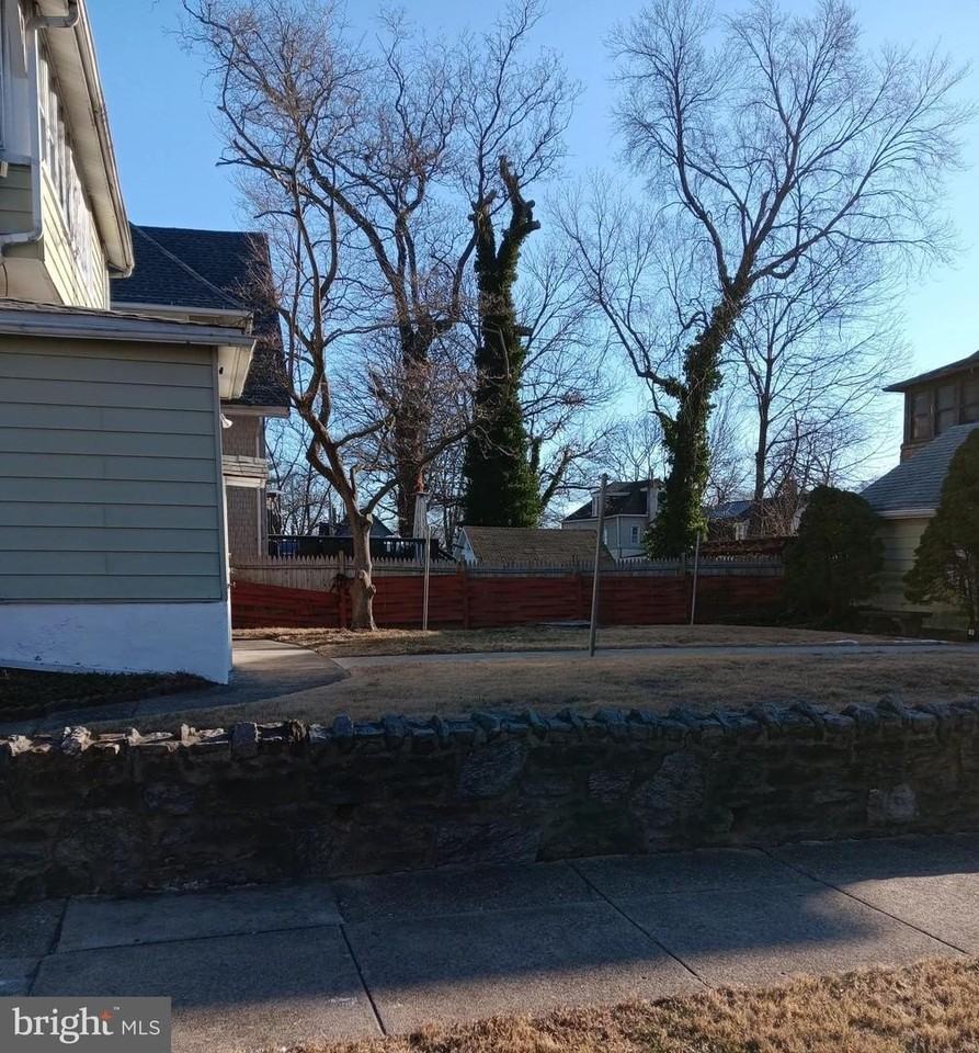 1002 Pembroke Ave - Photo 2 of 26