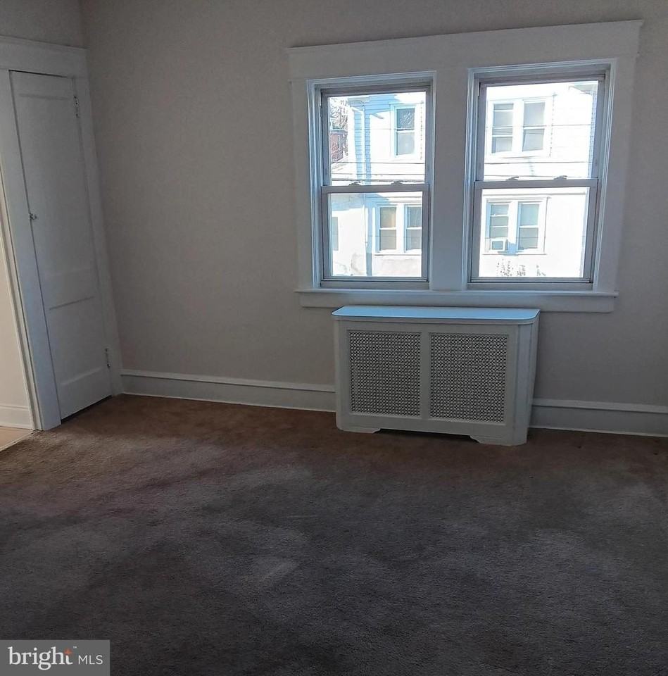 1002 Pembroke Ave - Photo 4 of 26