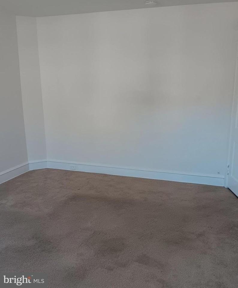 1002 Pembroke Ave - Photo 5 of 26