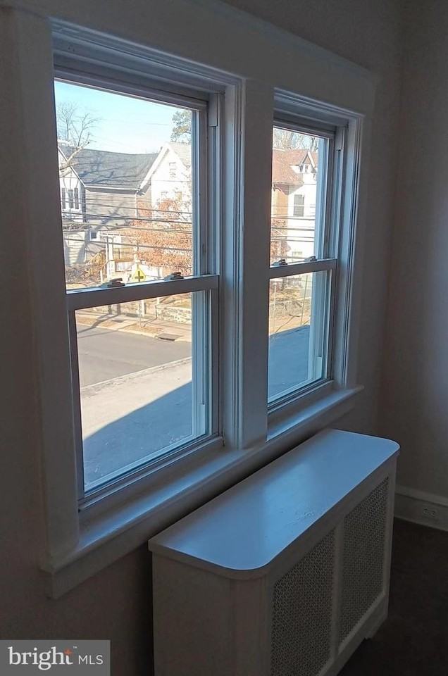 1002 Pembroke Ave - Photo 6 of 26