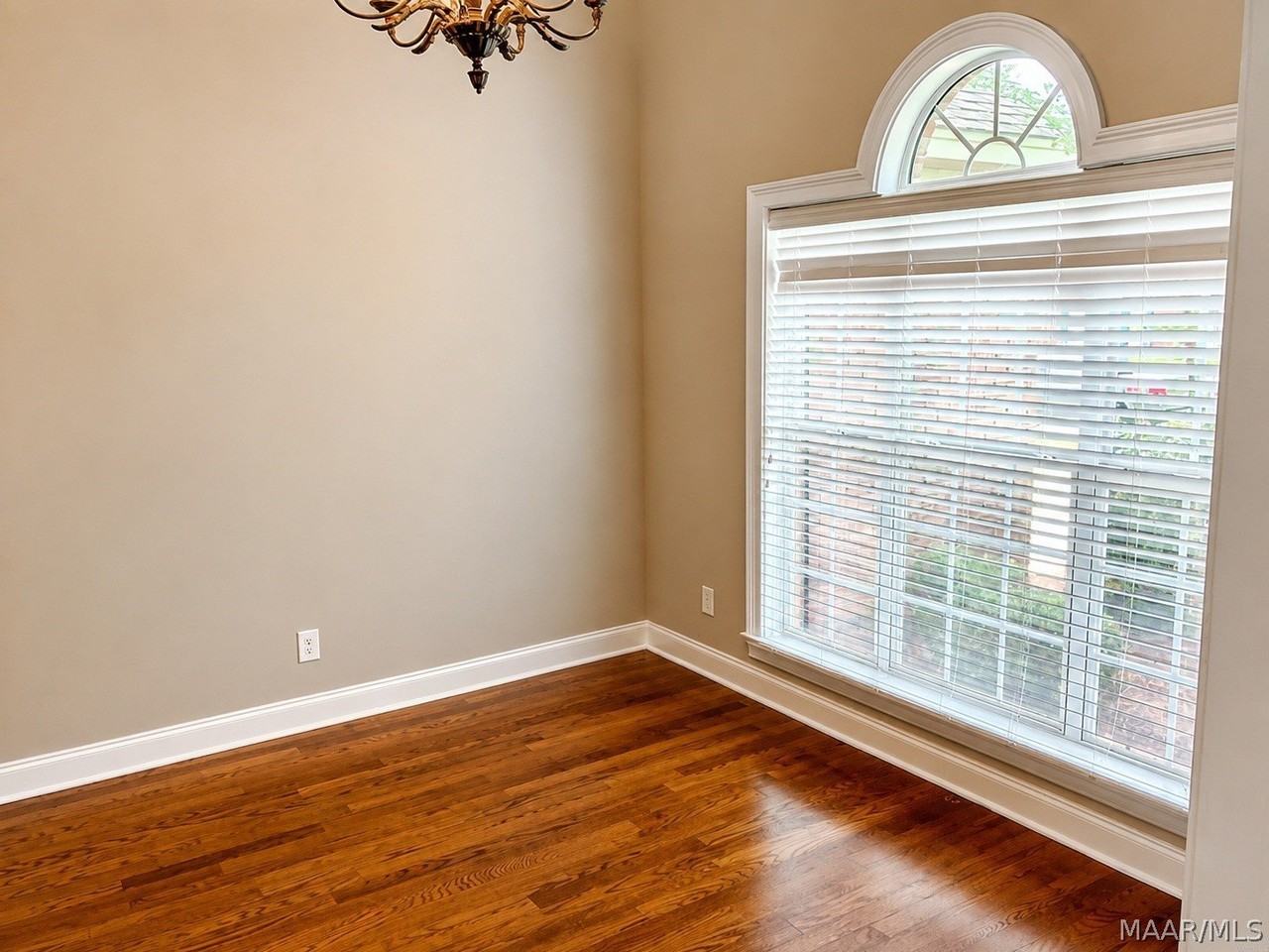 1741 Windermere Ave - Photo 5 of 22