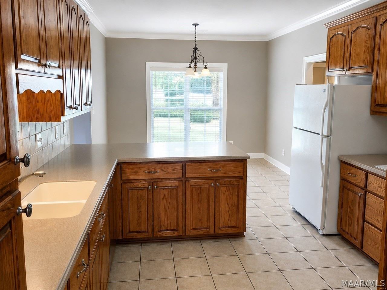 1741 Windermere Ave - Photo 6 of 22