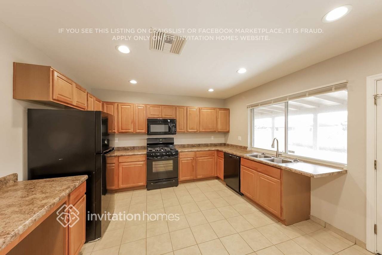 4613 W Augusta Ave - Photo 6 of 15