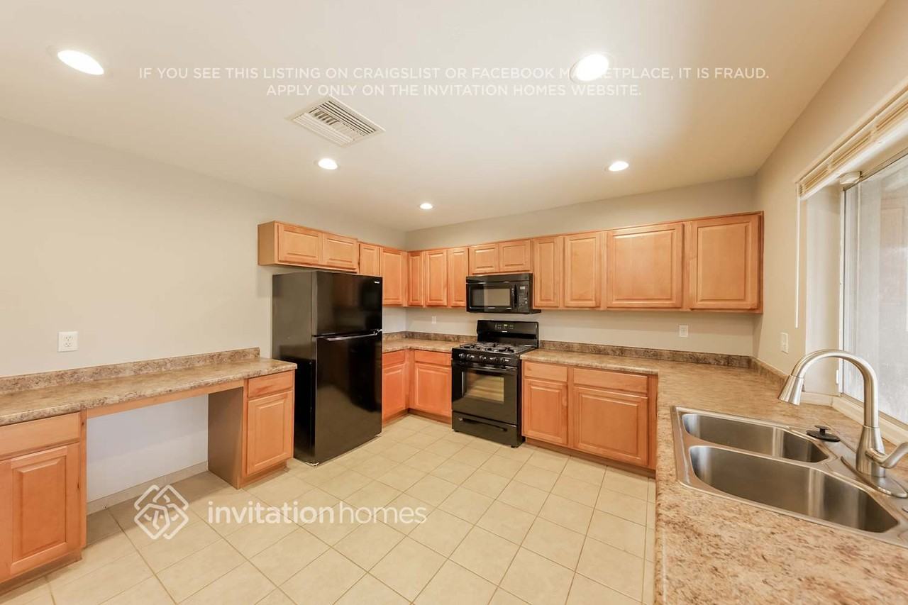 4613 W Augusta Ave - Photo 7 of 15