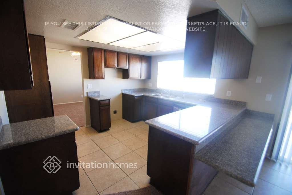 4806 W Christy Dr - Photo 5 of 13