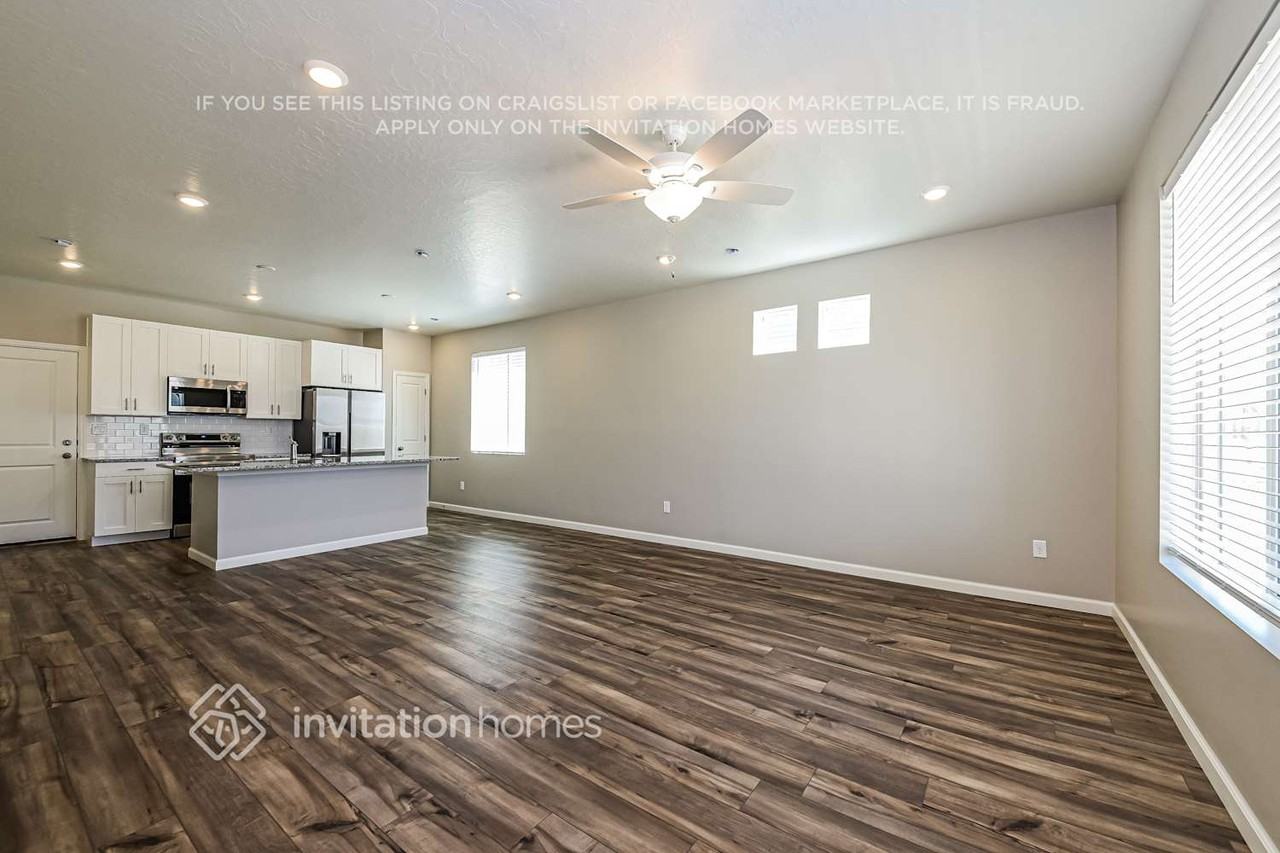 42 N Riverside Dr - Photo 4 of 18