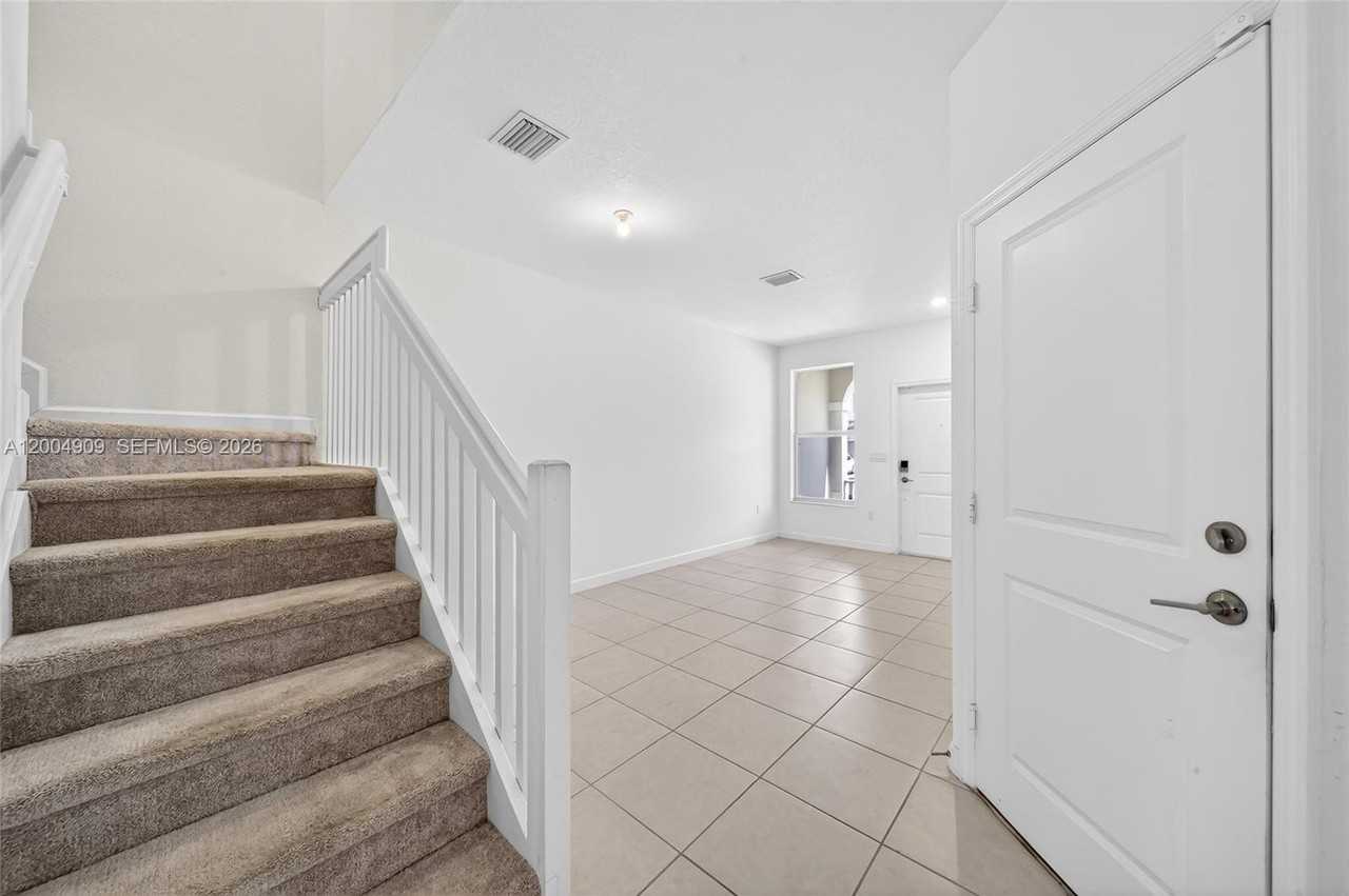 5555 Nw 27th St - Photo 7 of 50