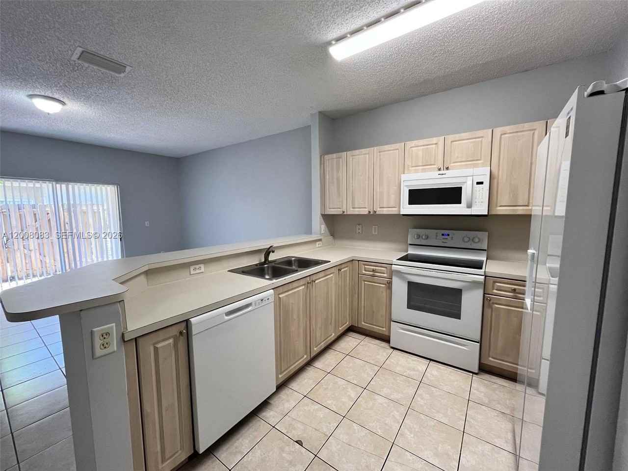 2210 Se 25th Ave #2210 - Photo 5 of 12