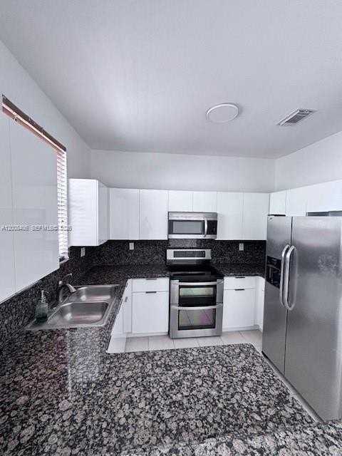 11643 Nw 78th St #0 - Photo 5 of 38