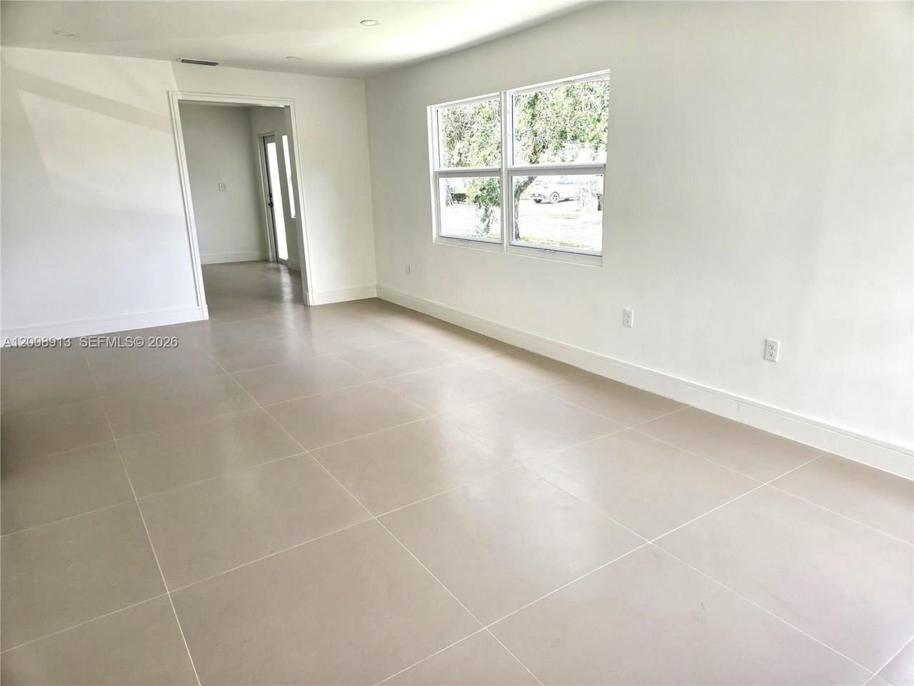 1002 Sw 65th Ave #1 - Photo 3 of 8