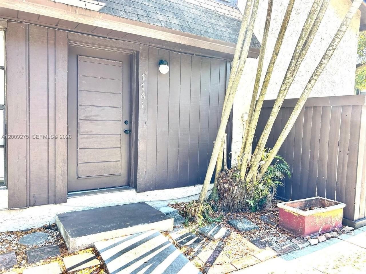 1761 Bayberry Dr - Photo 5 of 44