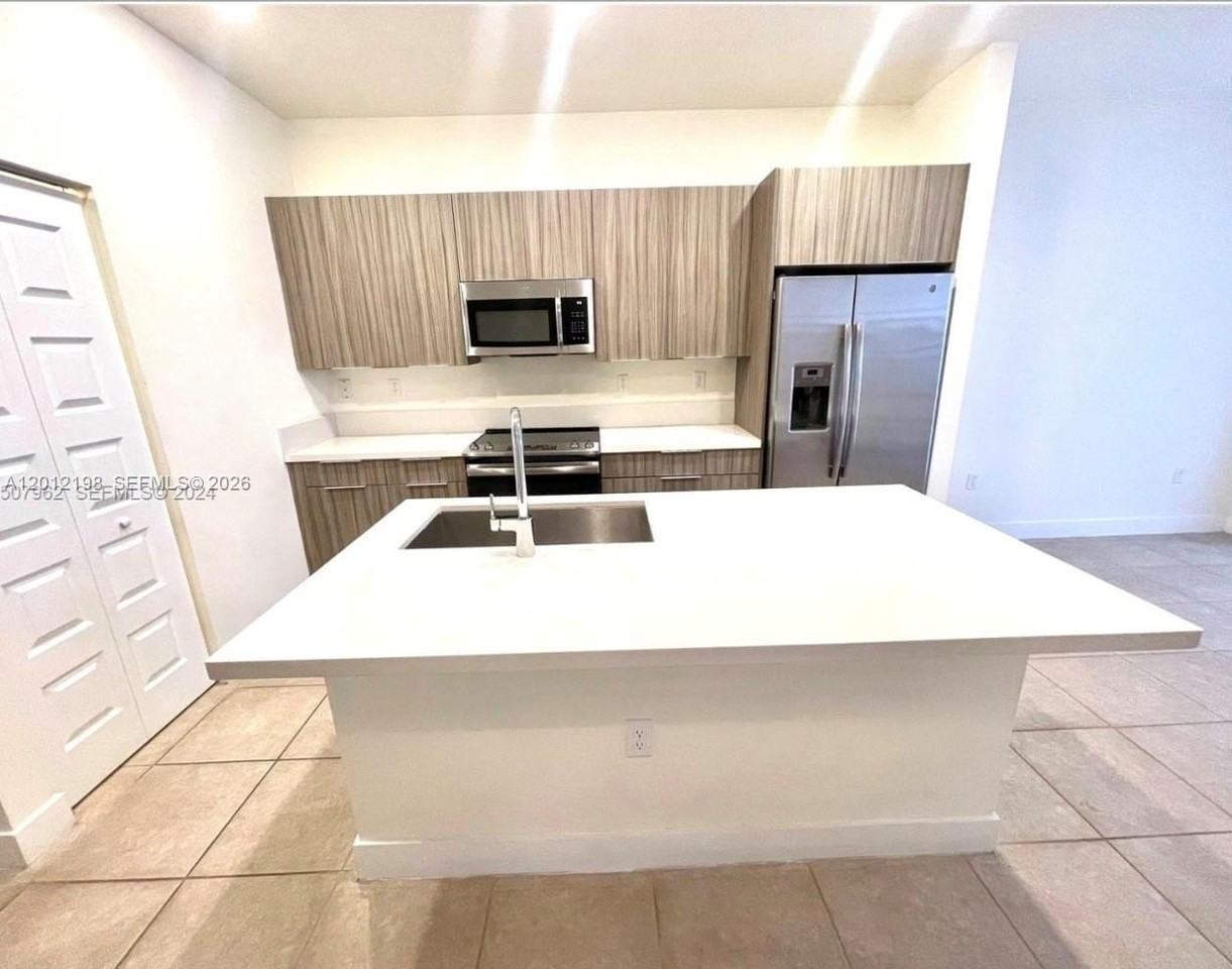 9083 Nw 159th St #9083 - Photo 5 of 30