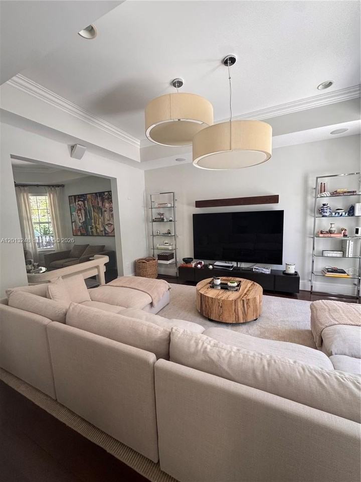 5000 Sw 73rd Ter - Photo 4 of 24