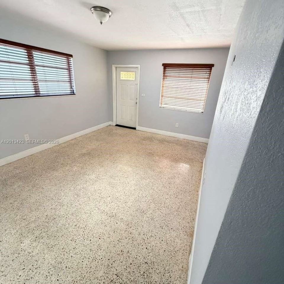 45 Nw 45th Ave #45 - Photo 4 of 17
