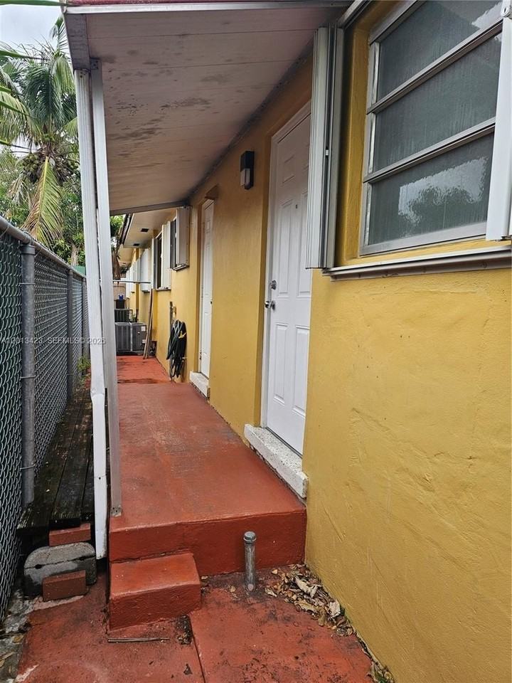 45 Nw 45th Ave #45 - Photo 6 of 17