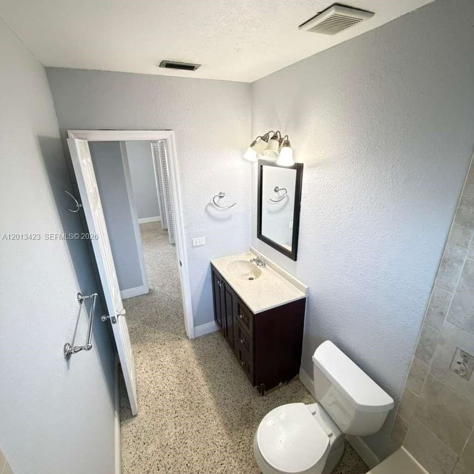 45 Nw 45th Ave #45 - Photo 7 of 17