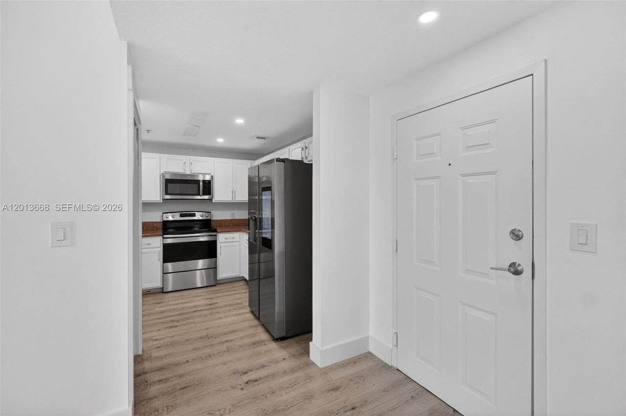 5271 Sw 8th St #305 - Photo 7 of 36