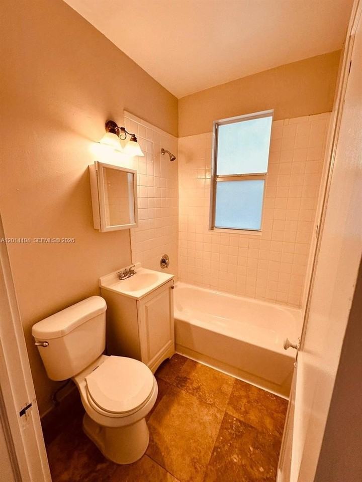 344 Mendoza Ave #3 - Photo 6 of 10