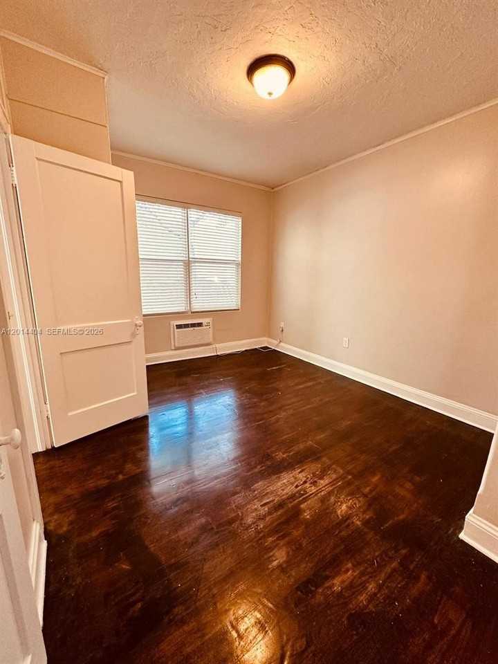344 Mendoza Ave #3 - Photo 7 of 10
