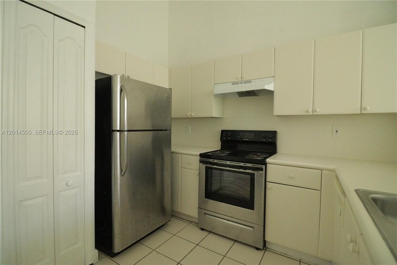 1568 Se 26th St #206 - Photo 2 of 11