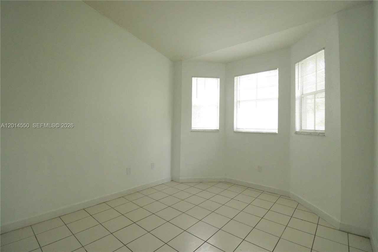 1568 Se 26th St #206 - Photo 4 of 11