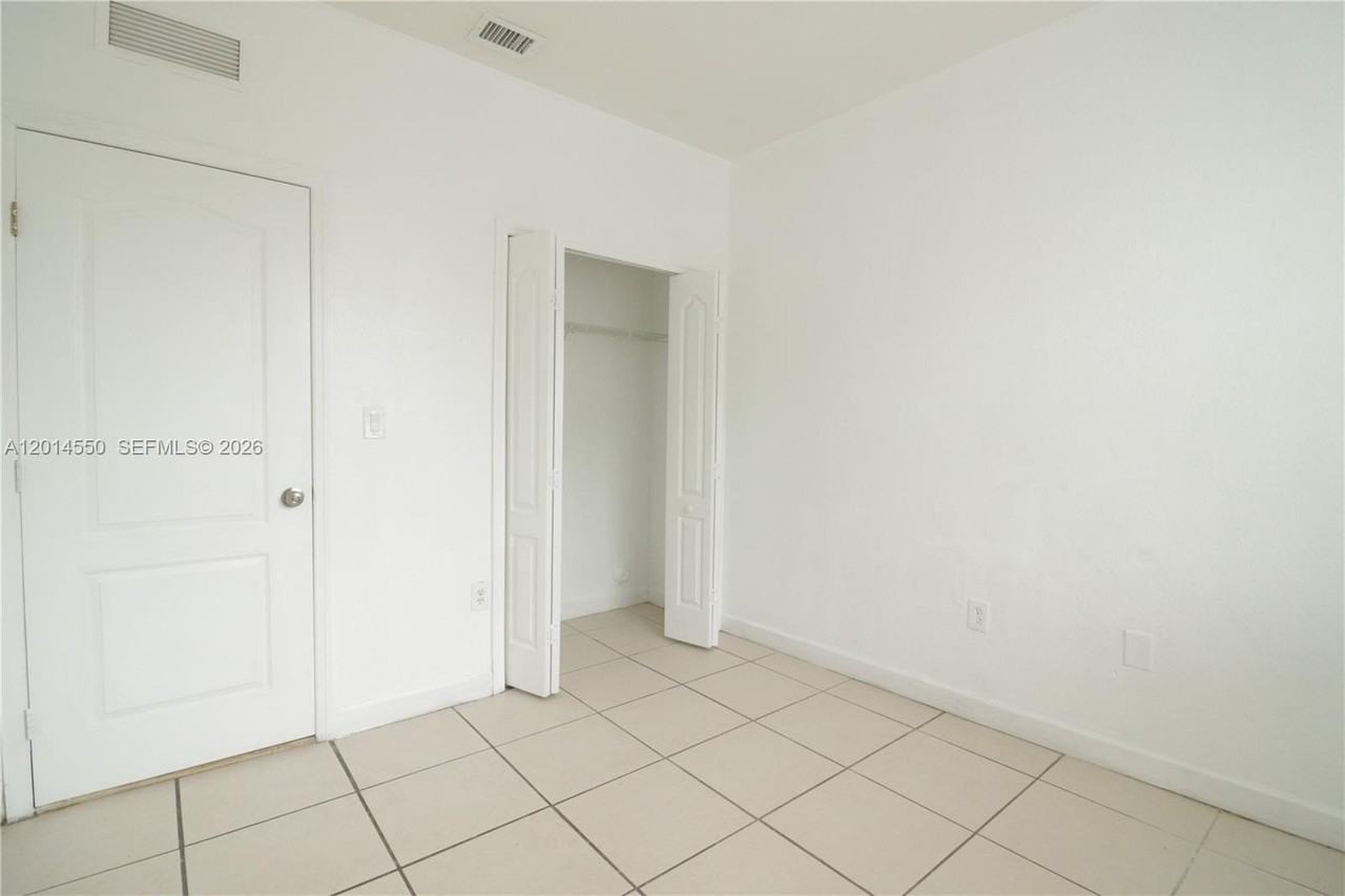 1568 Se 26th St #206 - Photo 5 of 11