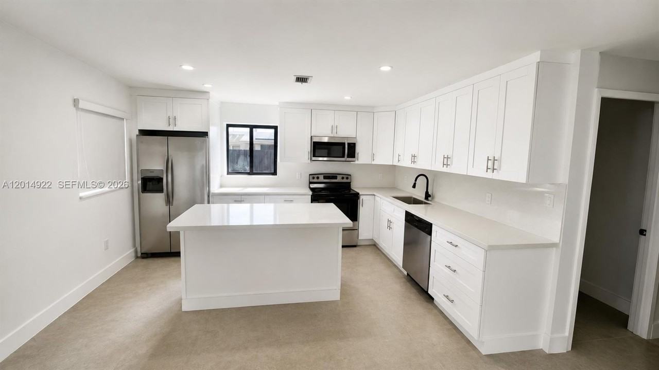 14801 Sw 103rd Pl - Photo 4 of 12