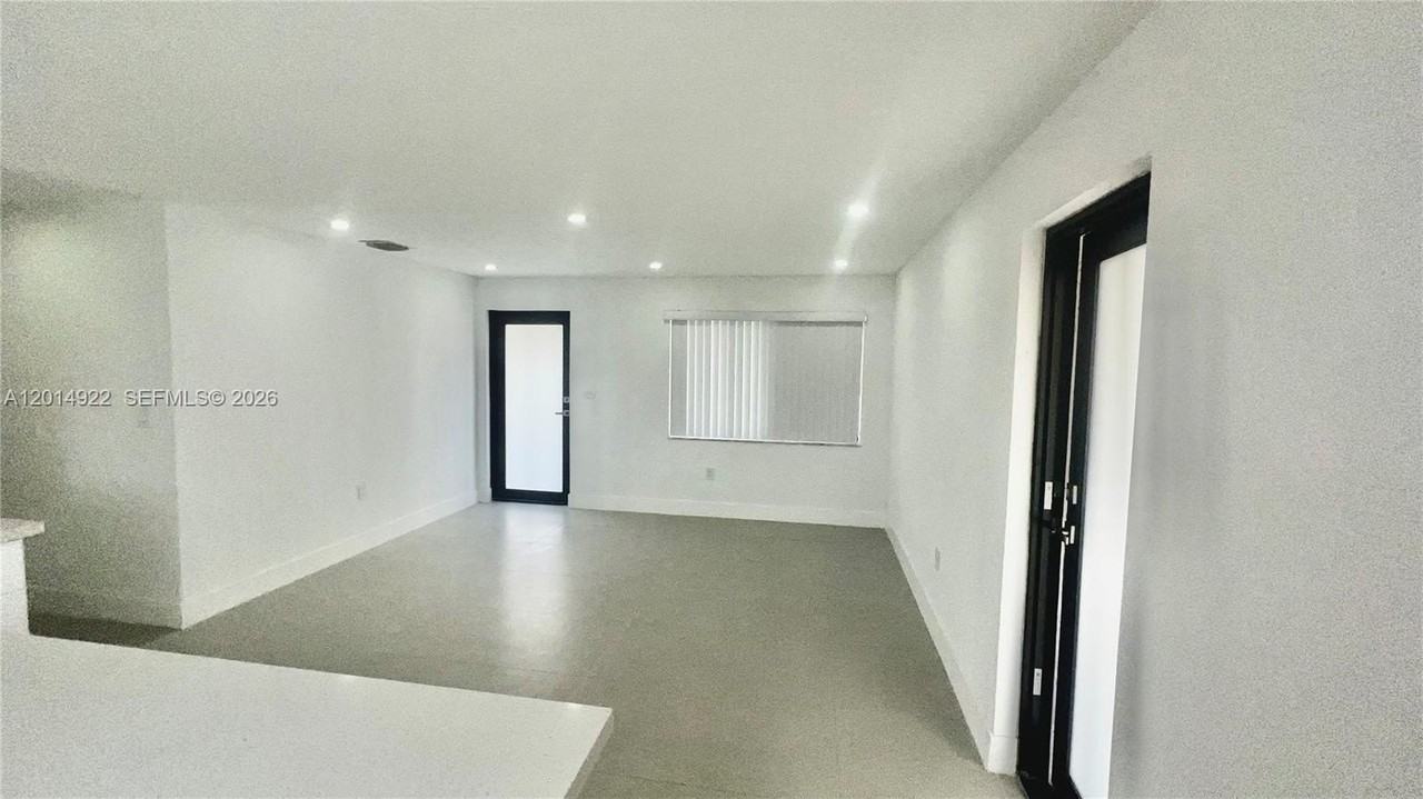 14801 Sw 103rd Pl - Photo 5 of 12