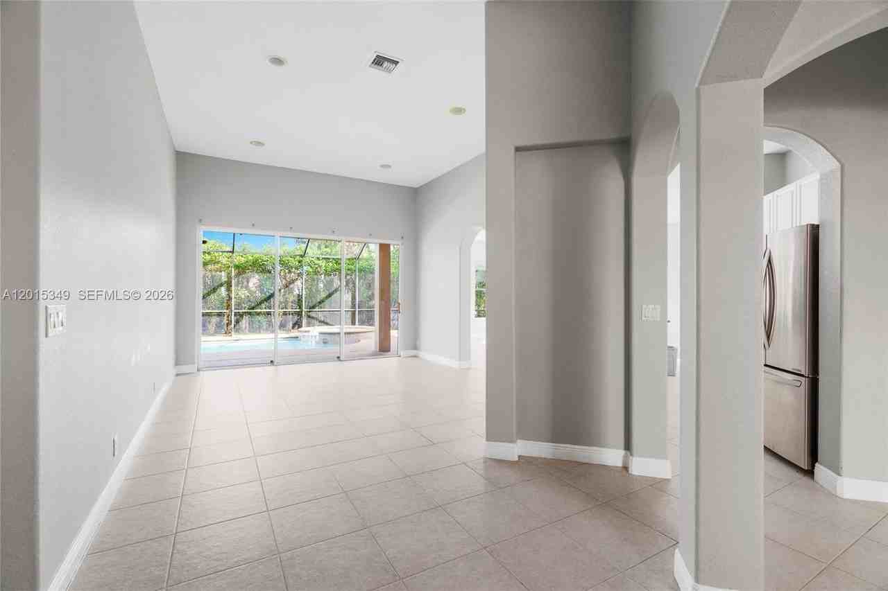 10635 Nw 61st Ct - Photo 4 of 50