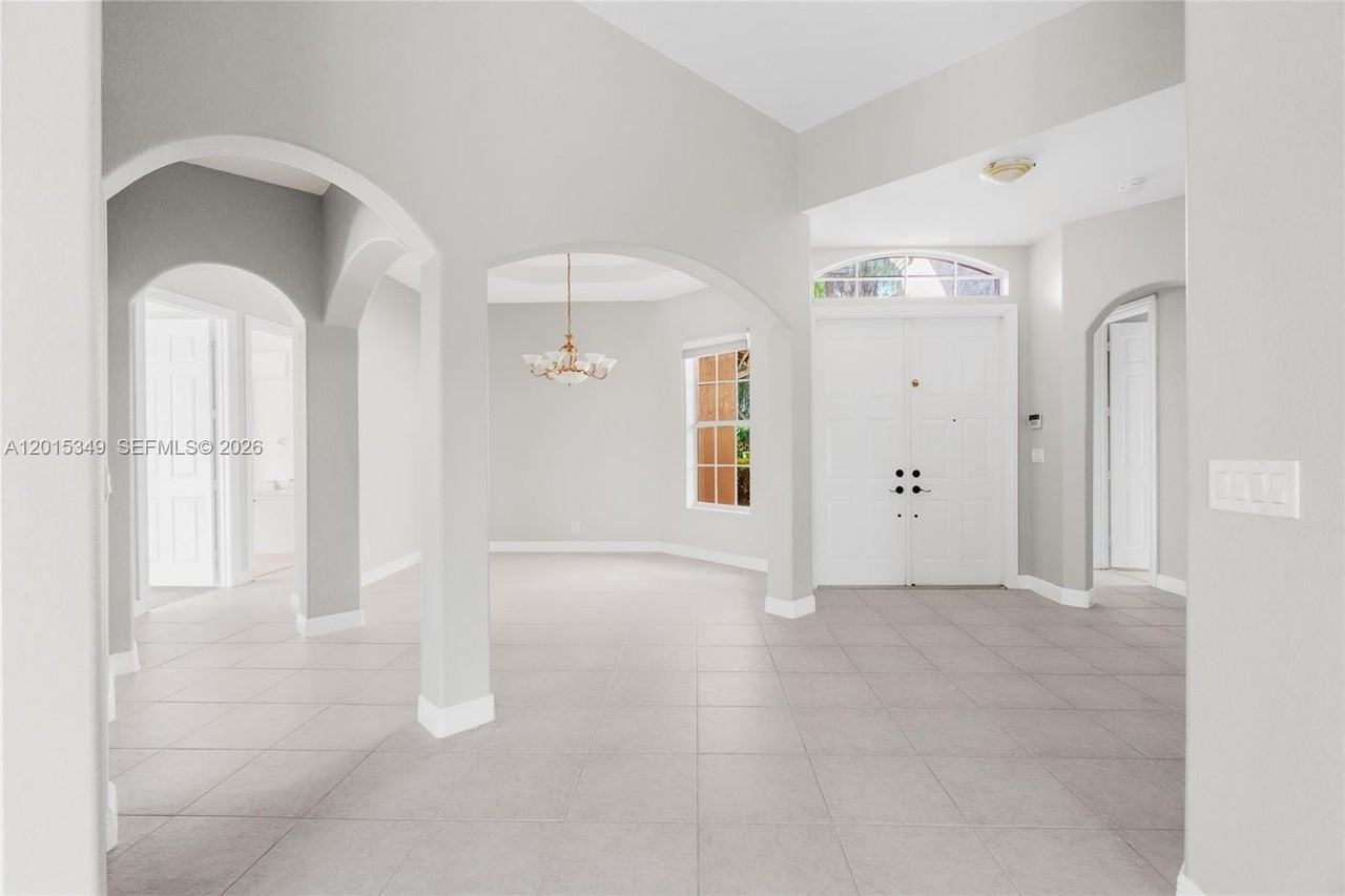 10635 Nw 61st Ct - Photo 6 of 50