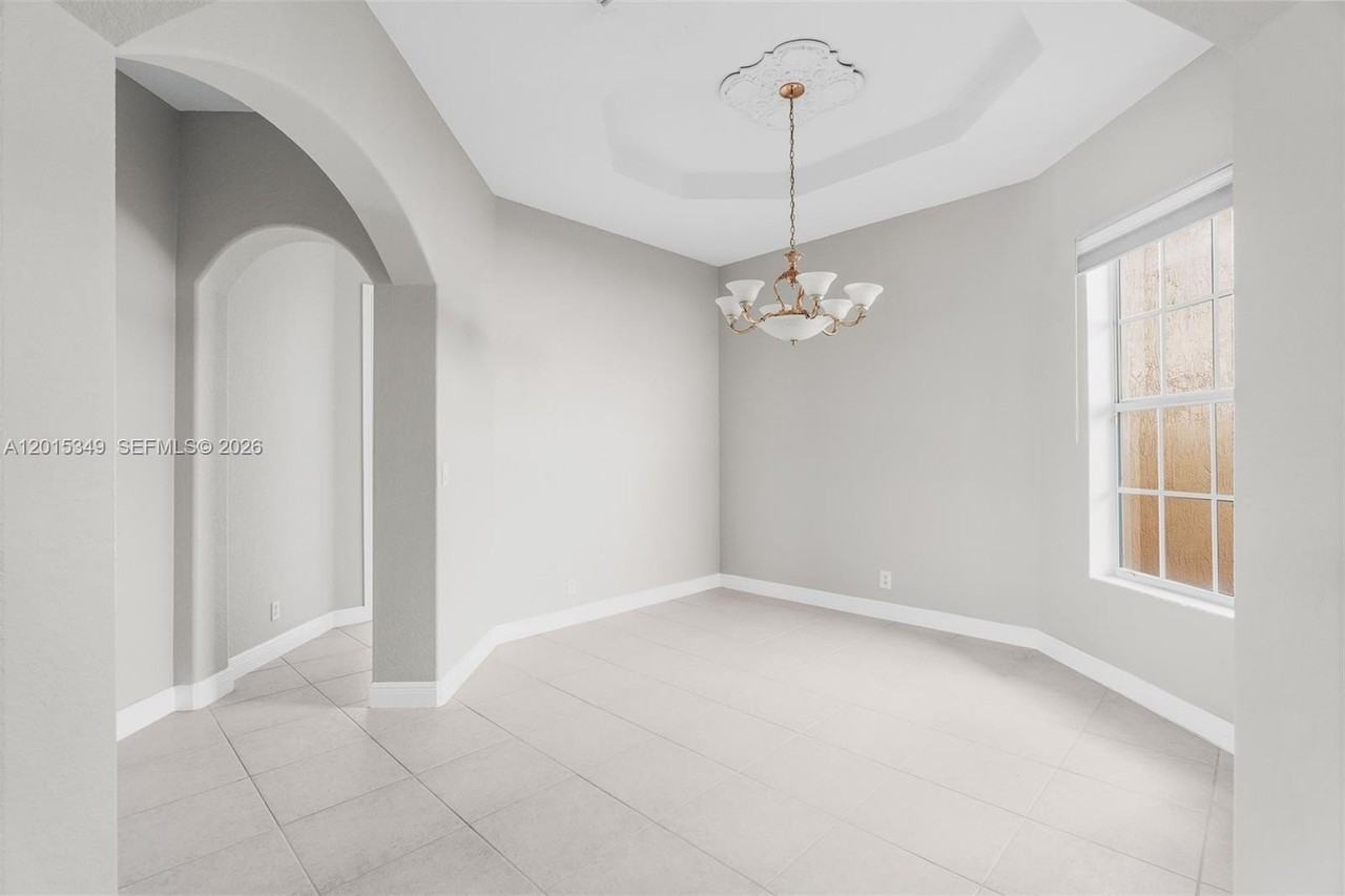 10635 Nw 61st Ct - Photo 7 of 50