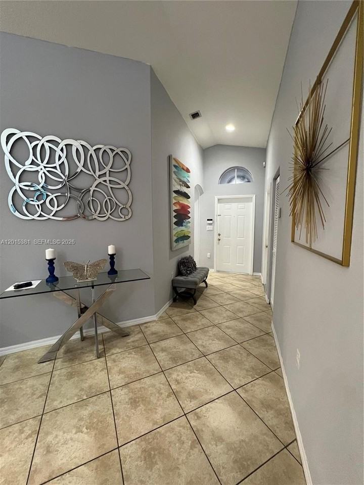 1916 Se 14th Ct - Photo 2 of 26