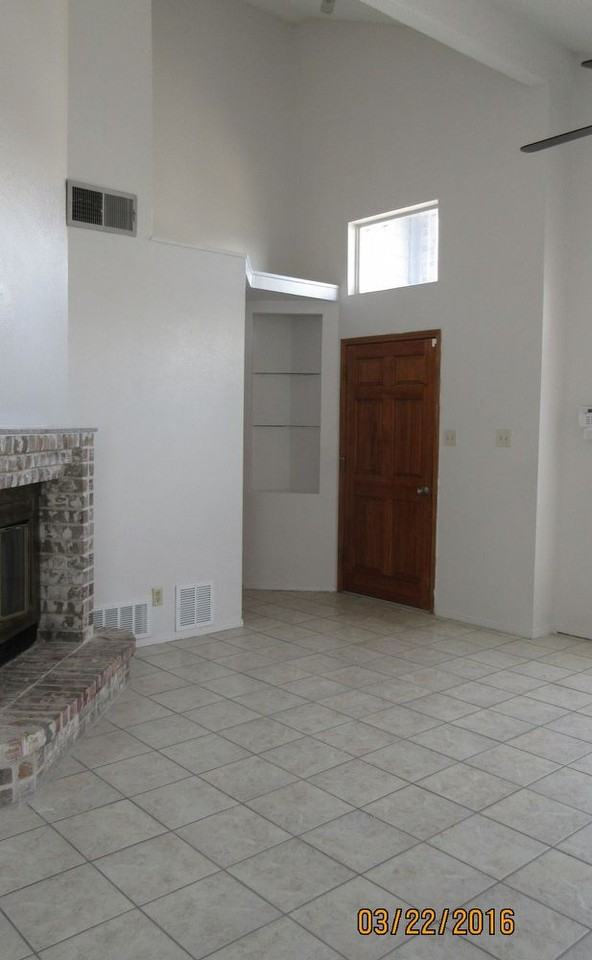 10957 Whitey Ford St - Photo 2 of 18