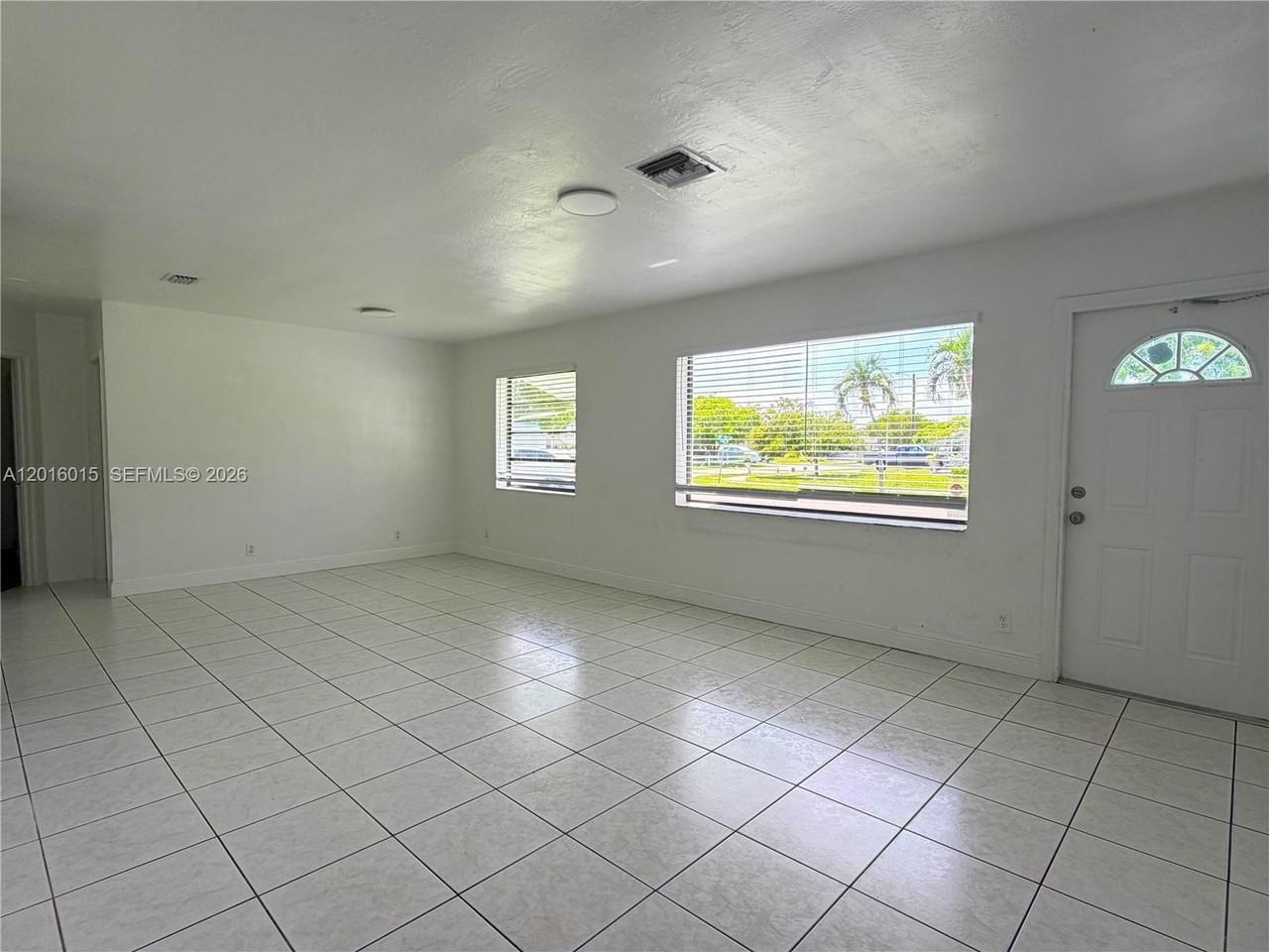 1740 Sw 47th Ave - Photo 4 of 21