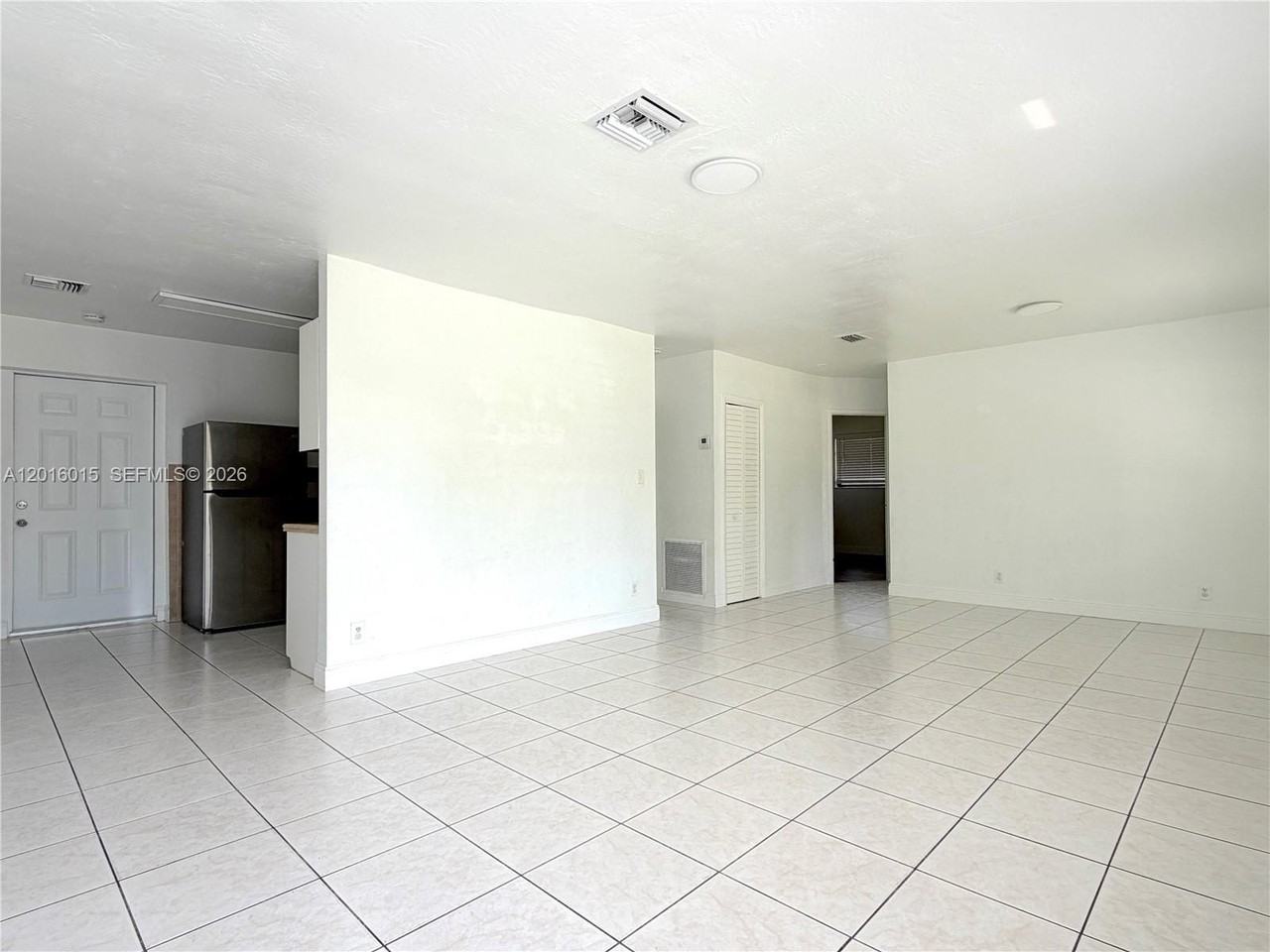 1740 Sw 47th Ave - Photo 5 of 21