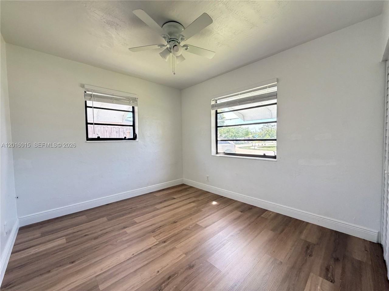 1740 Sw 47th Ave - Photo 7 of 21