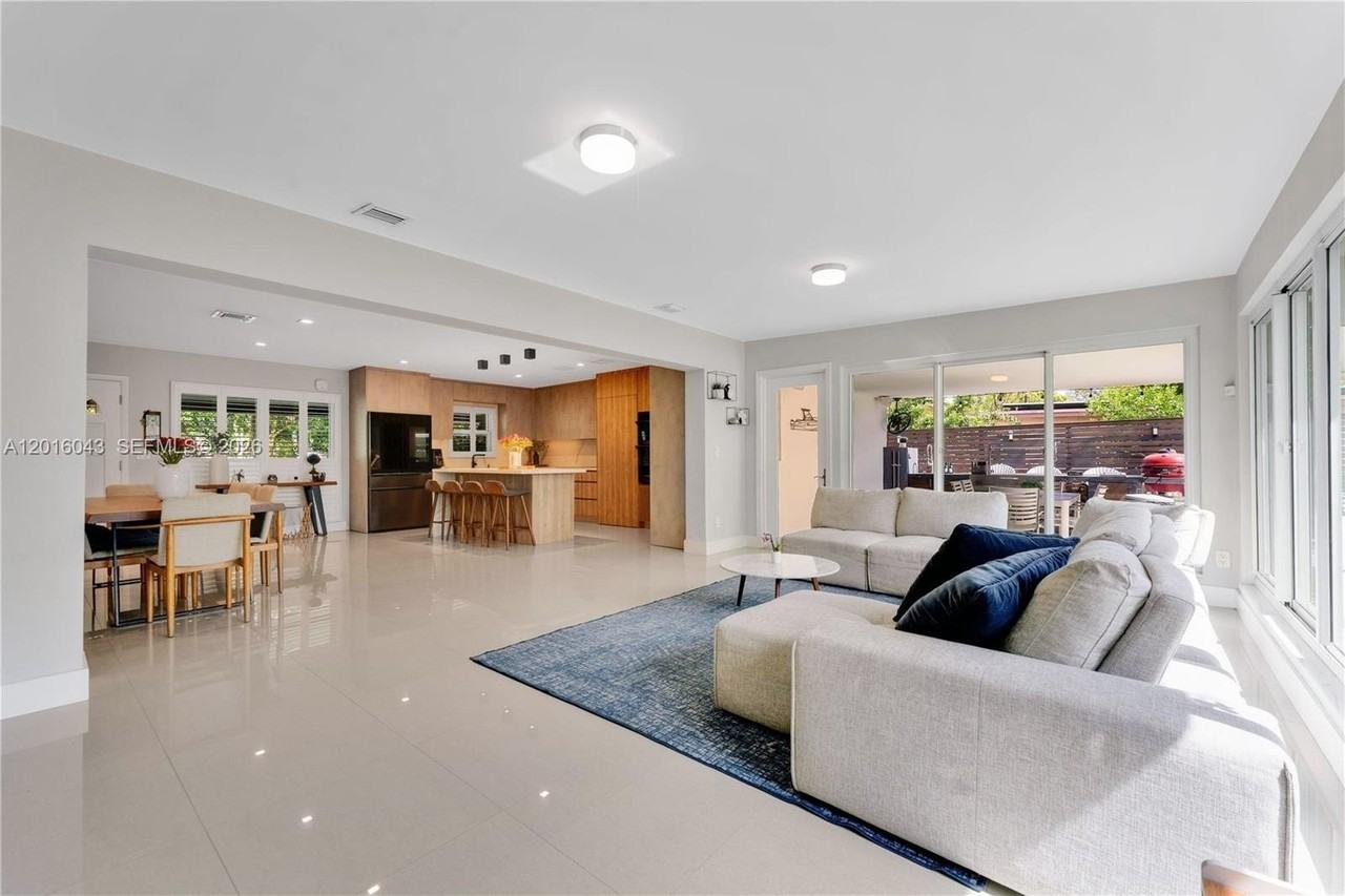 4440 Sw 28th Ter - Photo 4 of 20