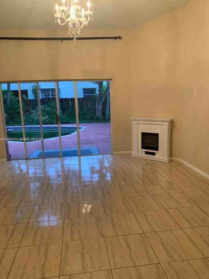 10340 Sw 15th St - Photo 3 of 19