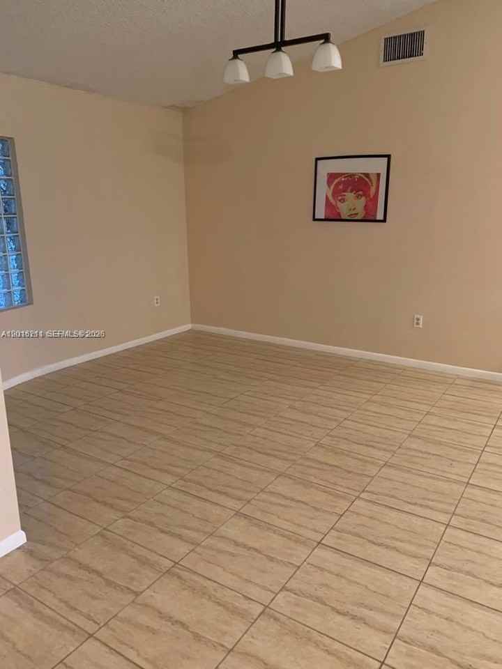 10340 Sw 15th St - Photo 4 of 19