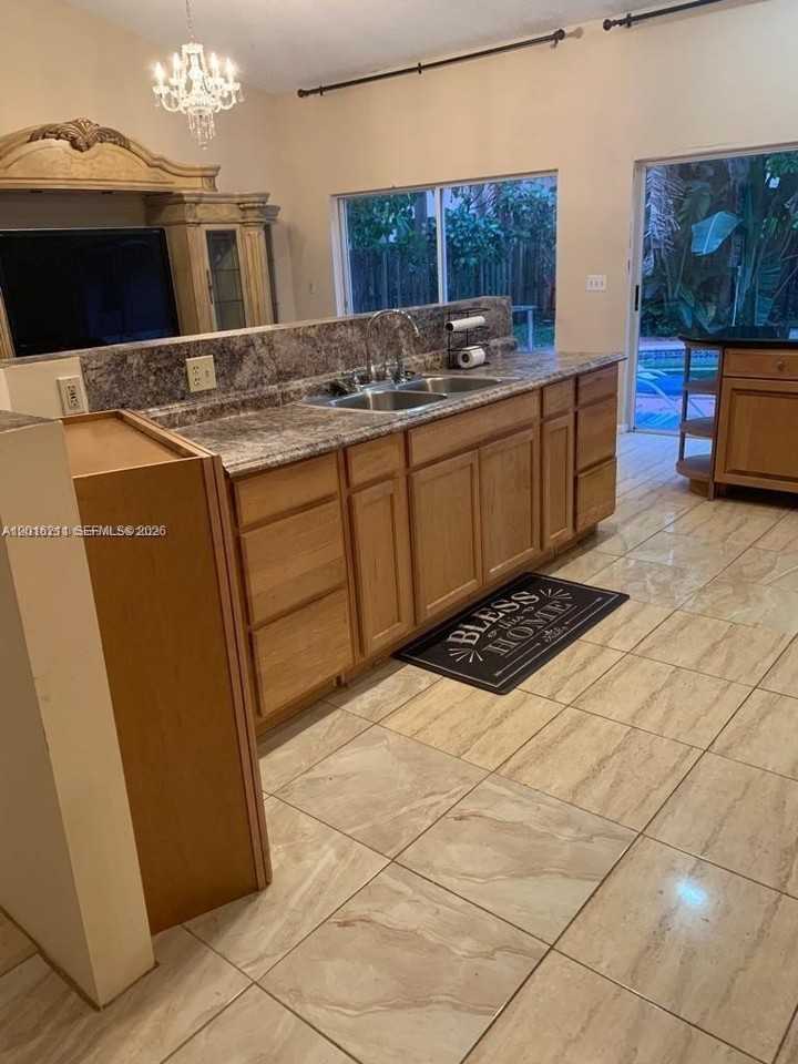 10340 Sw 15th St - Photo 5 of 19
