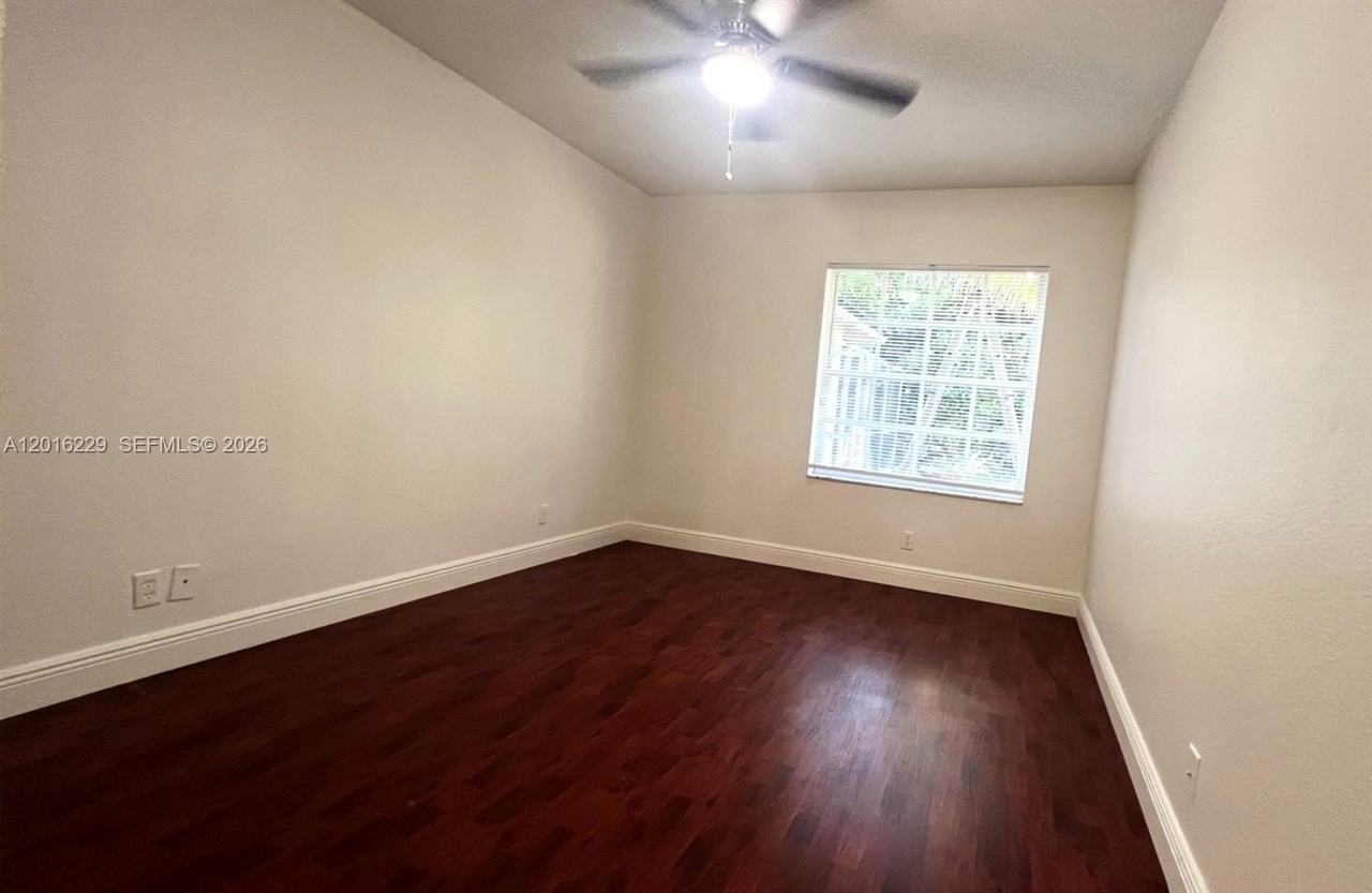 11307 Port St #11307 - Photo 4 of 8